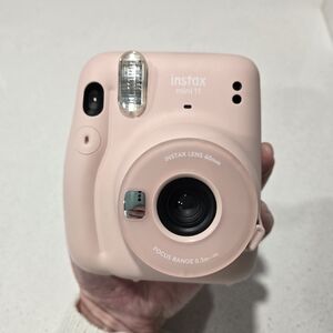 LIKE NEW Fujifilm Instax Mini 11 Instant Camera - Blush Pink